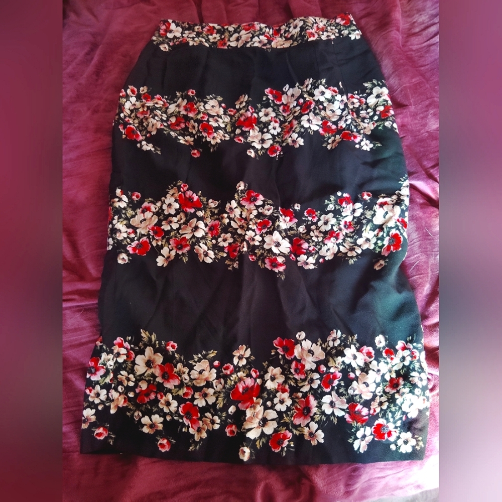 Romantic Dolce & Gabbana Floral Stripe Black Red Peachy Blush Pencil Skirt
